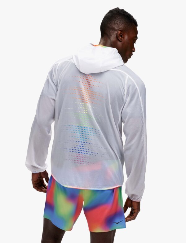 M HOKA Ultralite Jacket - מעיל רוח הוקה סקייפלואו לגברים לבן/מולטי