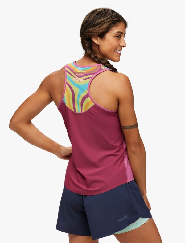 גופיית ריצה הוקה אירולייט לנשים - W HOKA AIROLITE RUN TANK