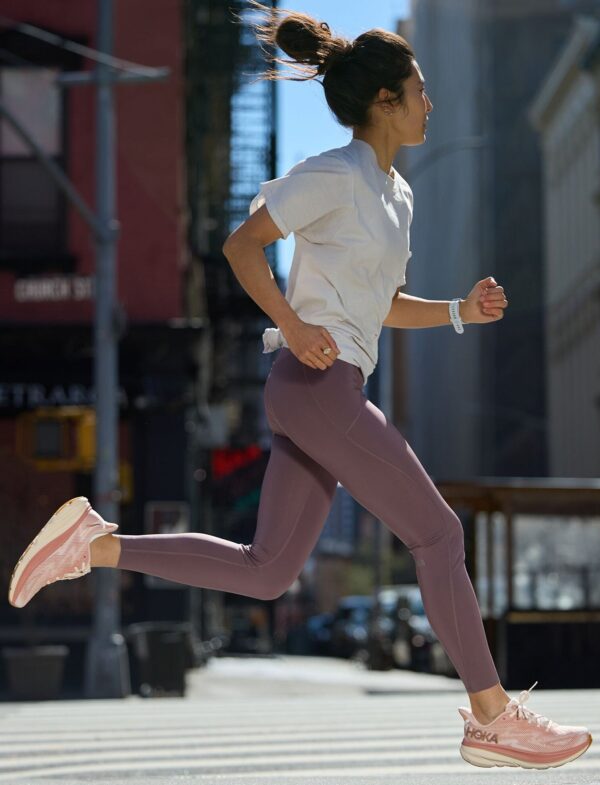 HOKA NOVAFLY RUN TIGHT 25" - טייצ הוקה נשים ארוך נובה פליי 25 אינצ' או 63.5 ס"מ
