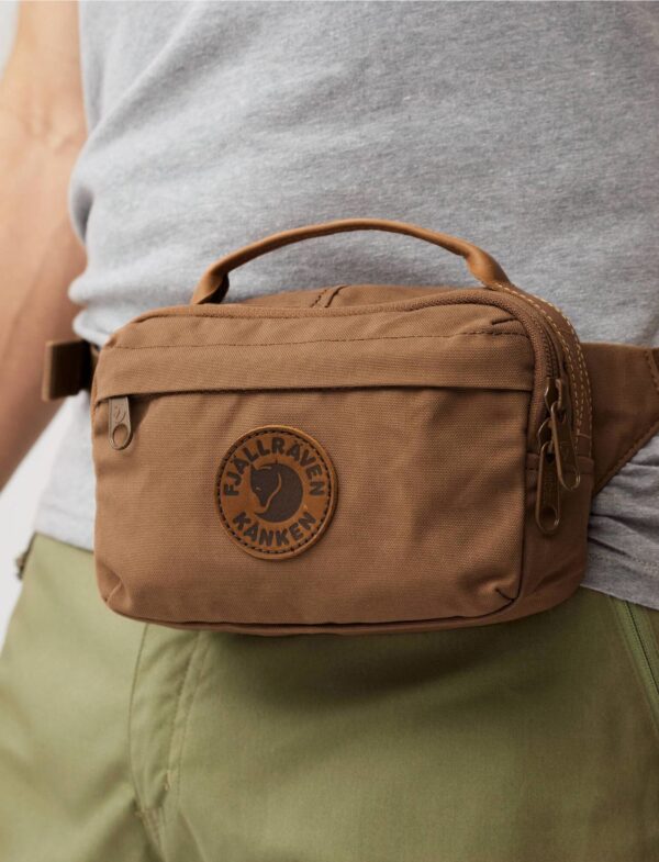 Kanken No. 2 Hip Pack - פאוץ' קנקן בצבע ערמון