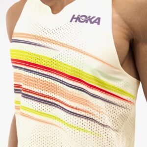 Hoka Race Day Singlet - גופיית ספורט הוקה לגברים בצבע אלבסטר פלייר