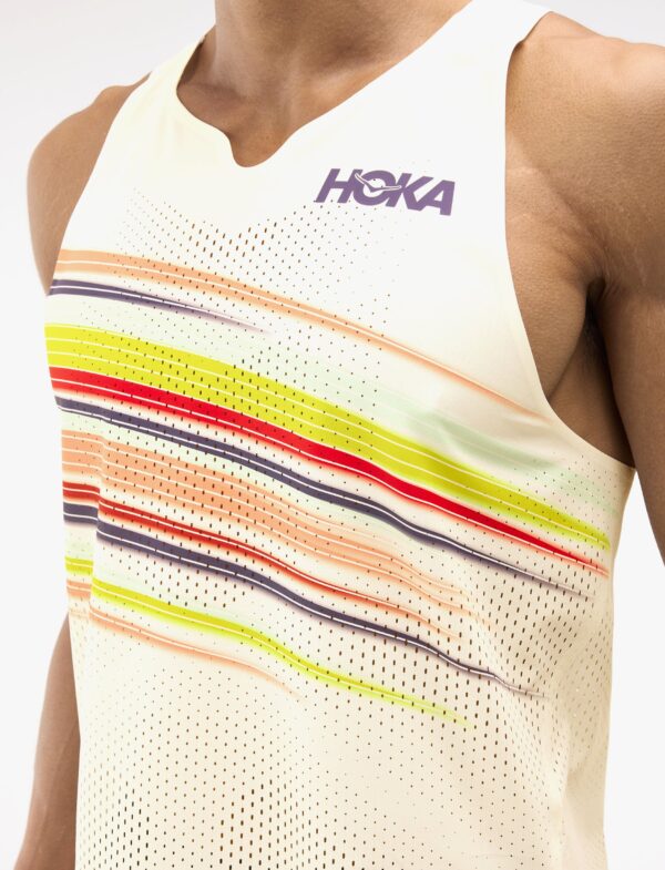 Hoka Race Day Singlet - גופיית ספורט הוקה לגברים בצבע אלבסטר פלייר