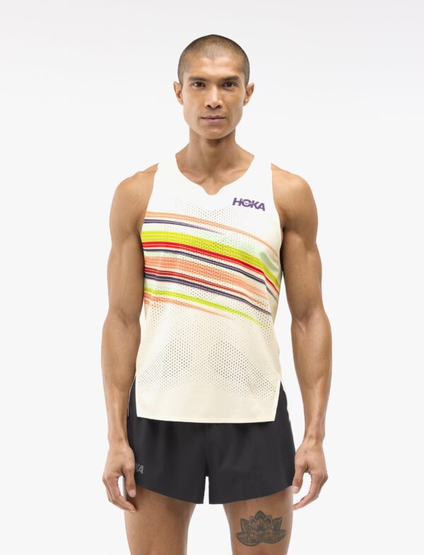Hoka Race Day Singlet - גופיית ספורט הוקה לגברים בצבע אלבסטר פלייר