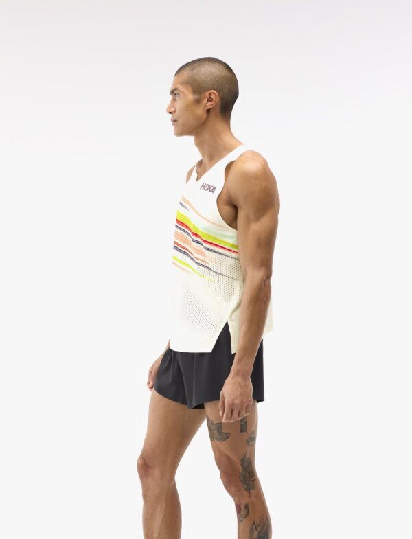 Hoka Race Day Singlet - גופיית ספורט הוקה לגברים בצבע אלבסטר פלייר