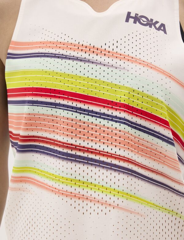 Hoka Race Day Singlet - גופיית ספורט הוקה לנשים בצבע אלבסטר פלייר